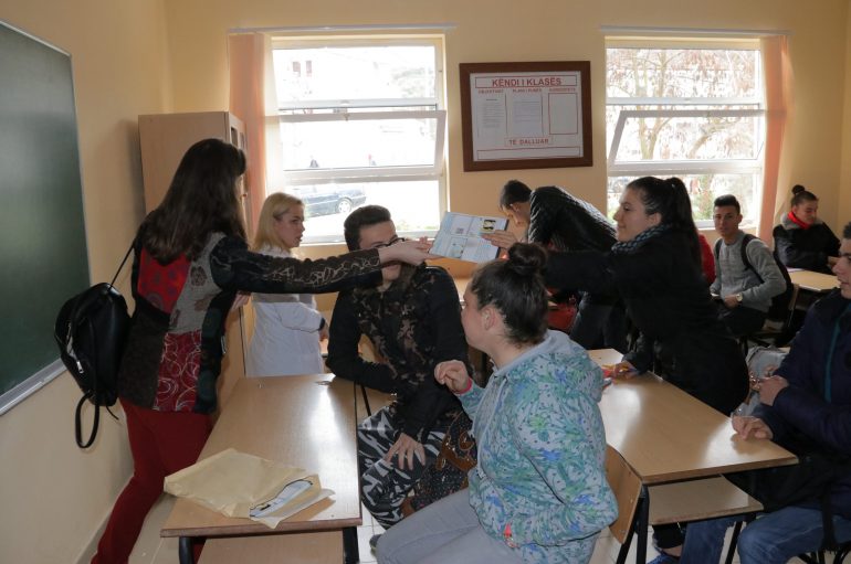 Gjimnazistët e periferisë njihen me “Jo Tabu”