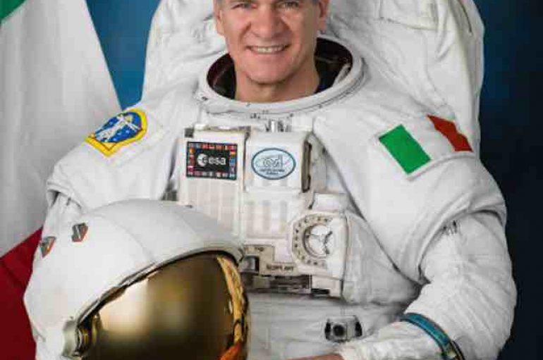 Astronauti i parë që kontribuon në mënyrë të veçantë në Wikipedia nga hapësira