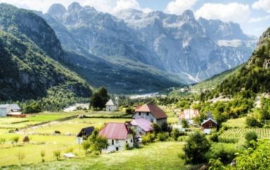 Shqipëria e “pushtuar” nga turistët