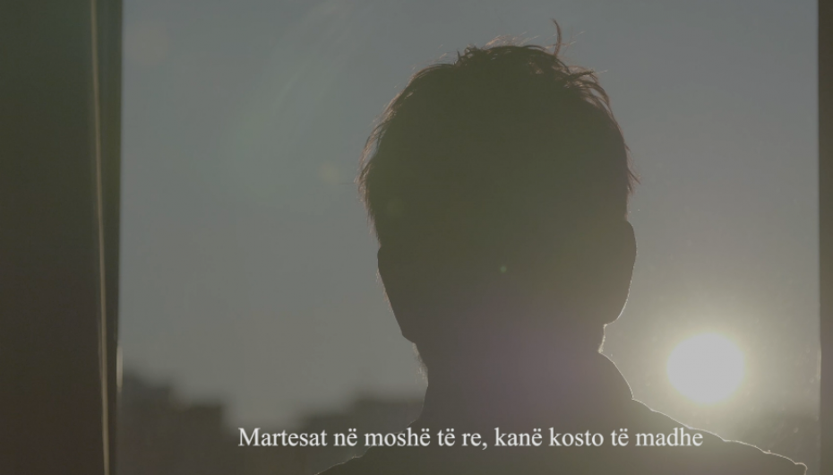 Rrëfehet 40 vjeçarja: U detyrova të martohem në moshë të vogël dhe humba gjithçka (VIDEO)