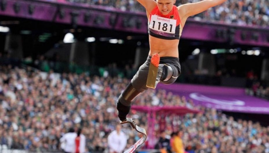 Vajza pa këmbë thyen rekord botëror