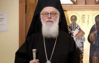 Kryepeshkopi Janullatos merr nënshtetësi shqiptare