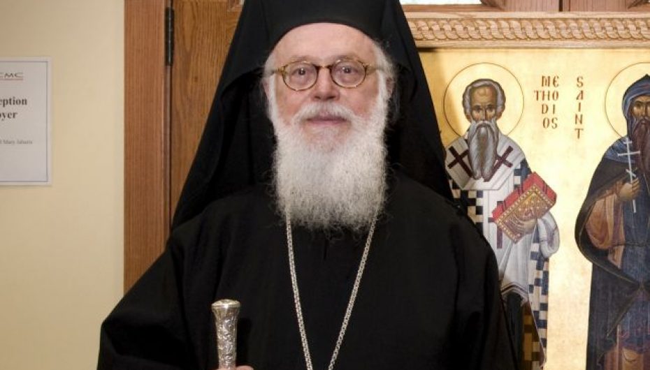 Kryepeshkopi Janullatos merr nënshtetësi shqiptare