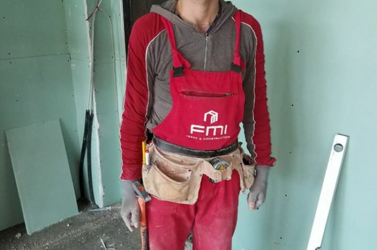 Vullneti i një të riu që nuk dorëzohet ngrihet lart nga shoqëria