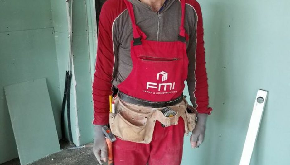 Vullneti i një të riu që nuk dorëzohet ngrihet lart nga shoqëria