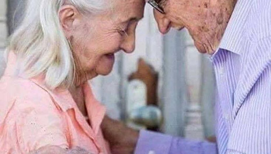 Dhuroni sa më shumë dashuri në çdo kohë