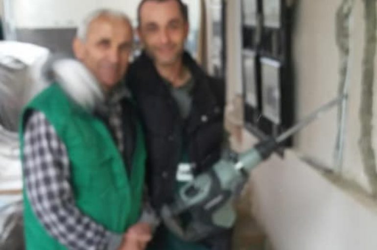 Shpëtimi dhe Everesti, historia me 2 hidraulikët babë e bir