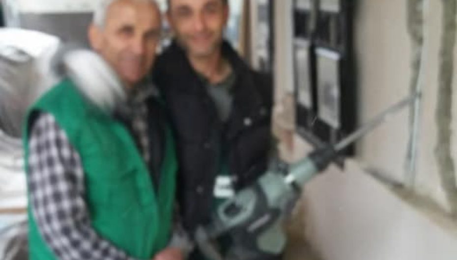 Shpëtimi dhe Everesti, historia me 2 hidraulikët babë e bir