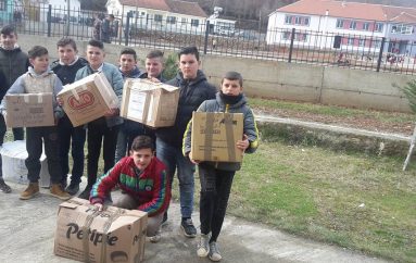 Nxënësit ndihmojnë një familje të varfër në Shupenzë që jeton në kasolle