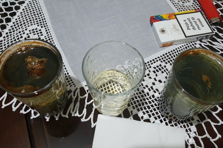 Uji i ndotur në Tiranë, alarmohet familja pas rezultateve