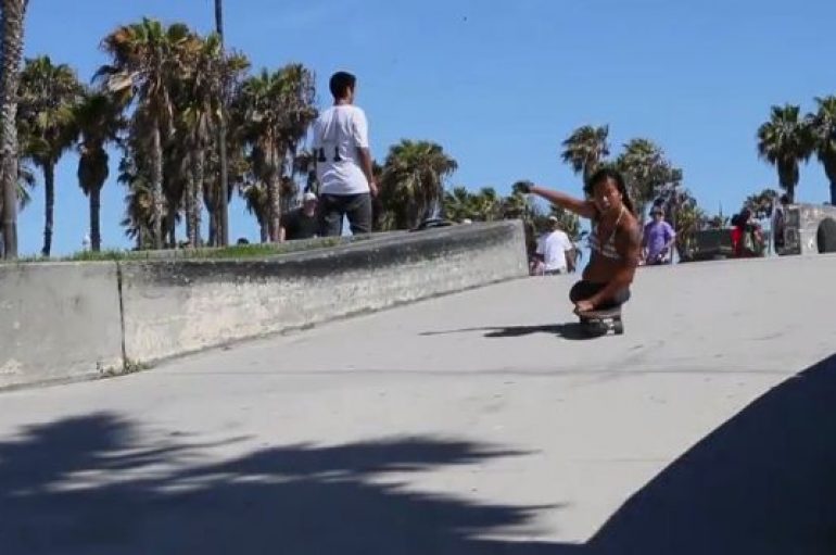 Edhe pse lindi pa këmbë ëndrrat po i realizon