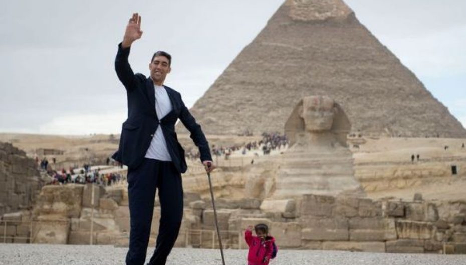 Burri më i gjatë dhe gruaja më e shkurtër në botë realizojnë foto fantastike