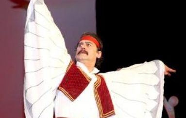 2 figurat e çmuara të ansamblit dekorohen me medaljen Nderi i Kombit