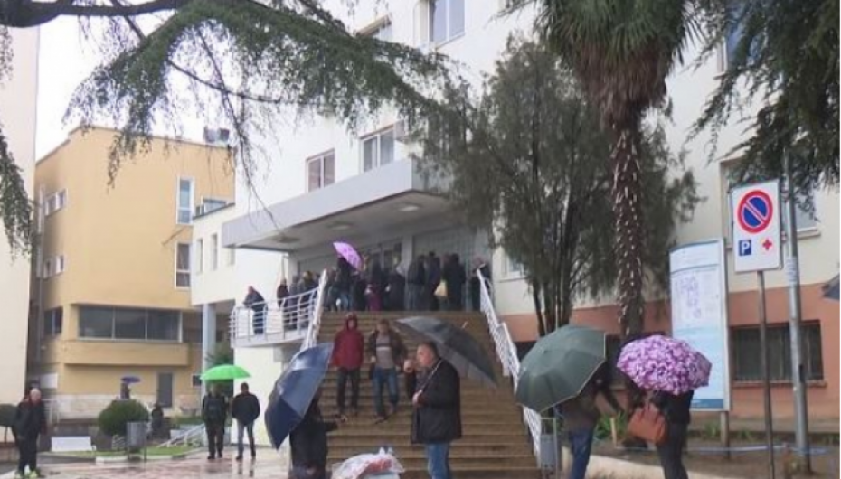 Gripi shkakton dyndje në spitale, mjeku i QSUT u bën thirrje njerëzve