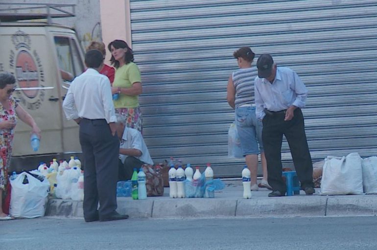 Qumështshitësi që vjen në këmbë në 3 të mëngjesit nga Selba në Tiranë