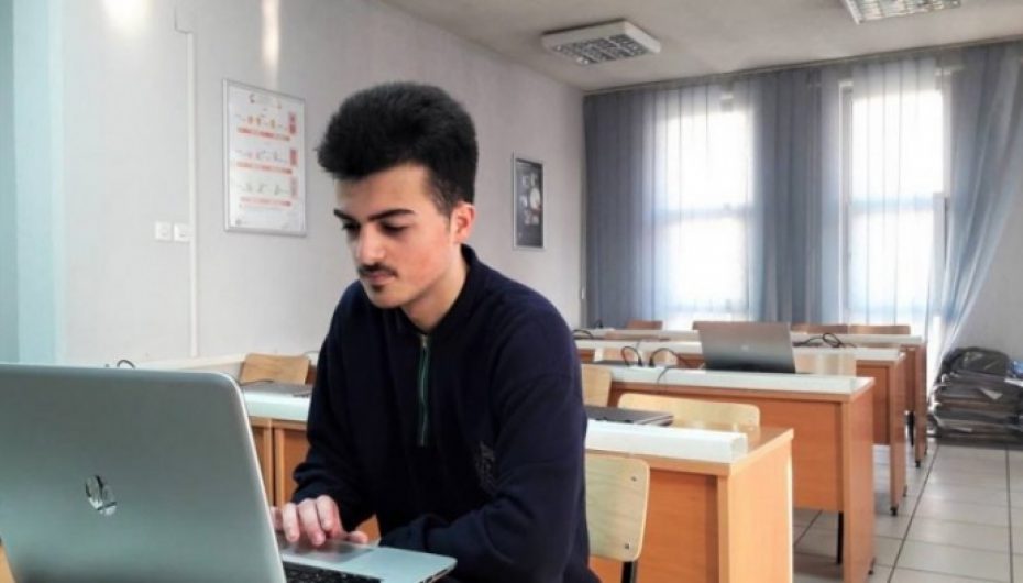 Durimi, i pari shqiptar që punon në kompaninë “Samsung”