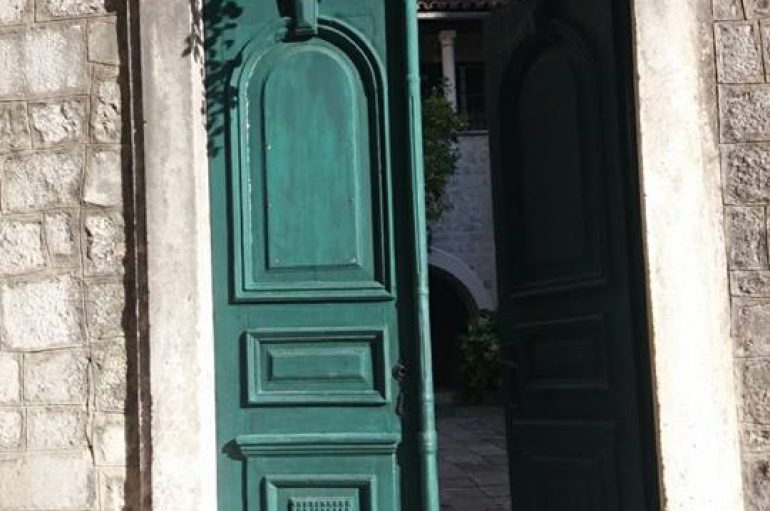 Çdo herë do të hapet një derë për ty!