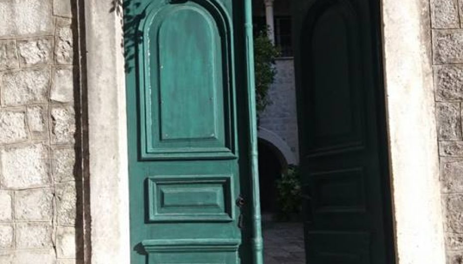 Çdo herë do të hapet një derë për ty!