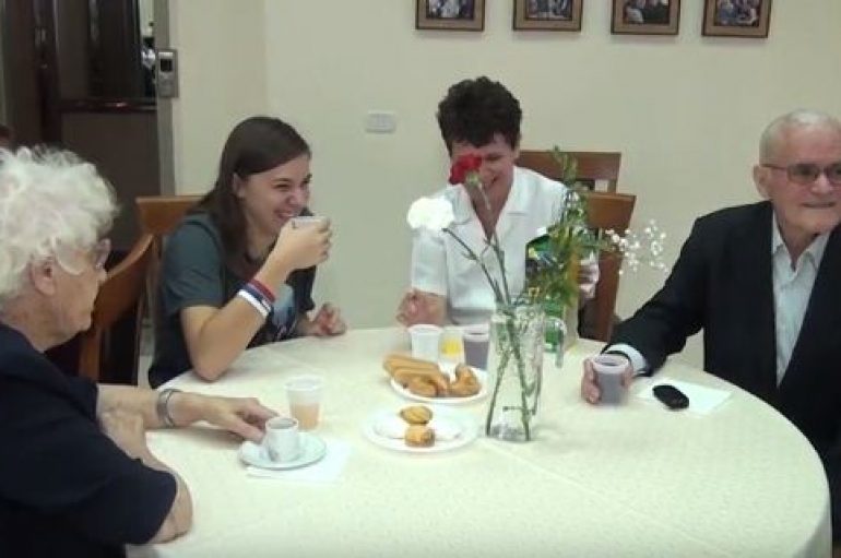 Mesazhe plot jetë nga të moshuarit (VIDEO)