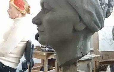 Denisa, nxënësja e talentuar e Liceut Artistik