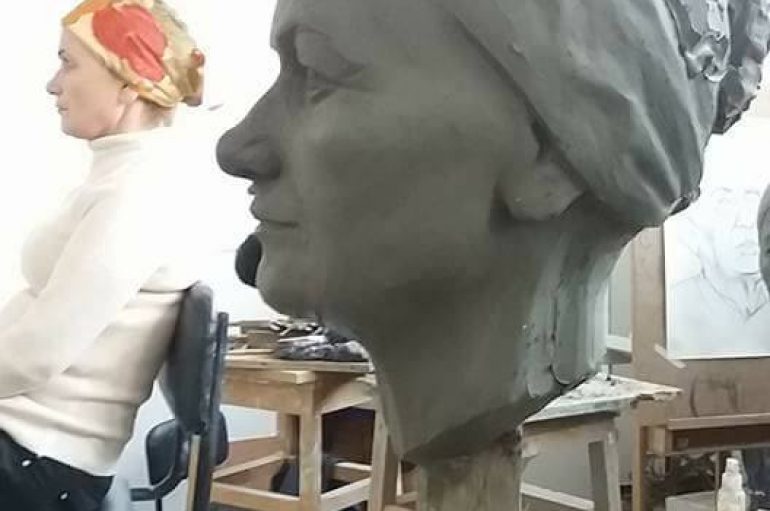 Denisa, nxënësja e talentuar e Liceut Artistik