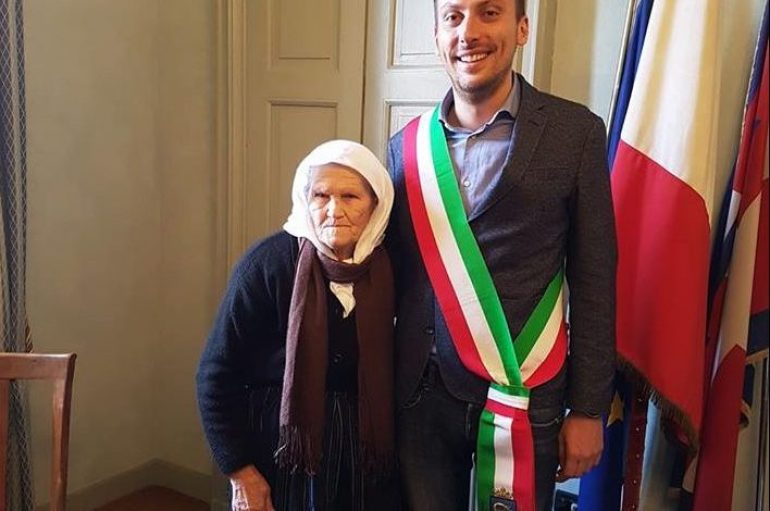 Babai iu vra se strehoi ushtarët italianë, e moshuara shqiptare realizon ëndrrën e fëmijërisë