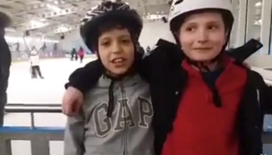 Fundjava e dy shokëve në patinazh