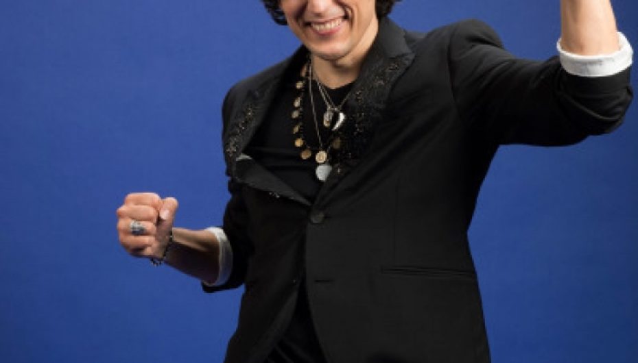 Ermal Meta krenon shqiptarët, triumfon në “Sanremo 2018”