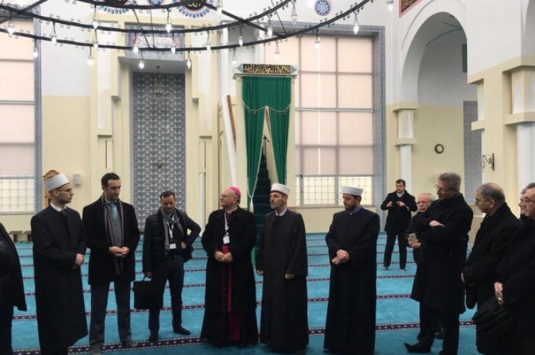 Myslimanë dhe të krishterë, mblidhen bashkë në Shkodër