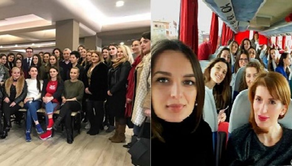 40 vajza dhe gra me emrin Saranda, nga politikanet tek akademiket…mblidhen në Sarandë, gazetarja zbulon simbolikën e rrallë të takimit