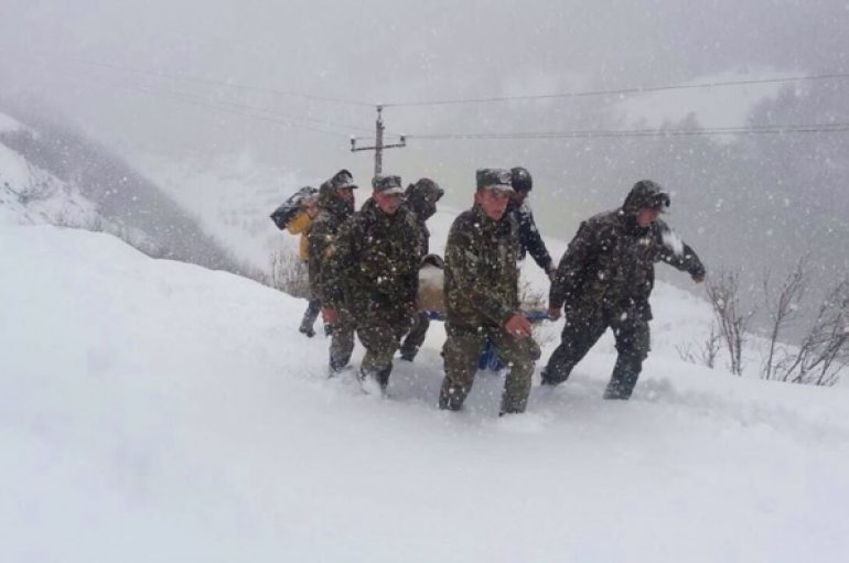 Ç’ndodhi “poshtë” flokëve të borës