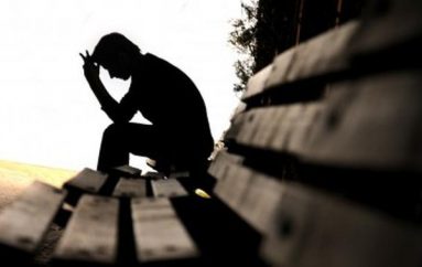 Ofroi “pasurinë” në këmbim që ta vrisnin, qindra komentues mbështesin të riun