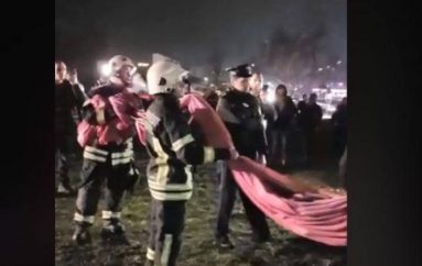 Përplasjet për simbolin kombëtar, flamuri kuq e zi rikthehet në hyrje të Prishtinës