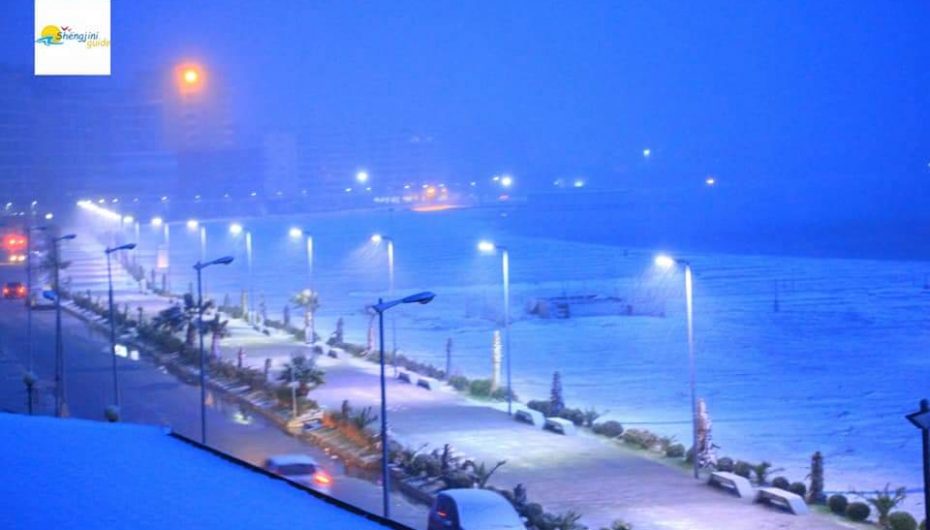 Shëngjini i shndritshëm, bora zbardh vendin