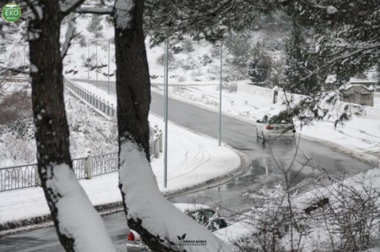 Gjithçka bëhet flokë bore