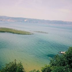 ohrid_lake_pogradec-ambraz-wikicommons