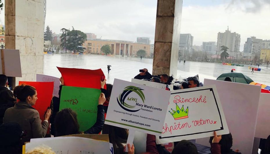 “Një princeshë shpëton veten”, gratë dhe vajzat marshojnë