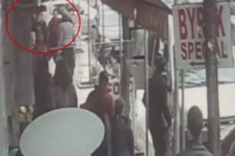 Humbi jetën në përballje me grabitësit, heroi i Fierit dekorohet