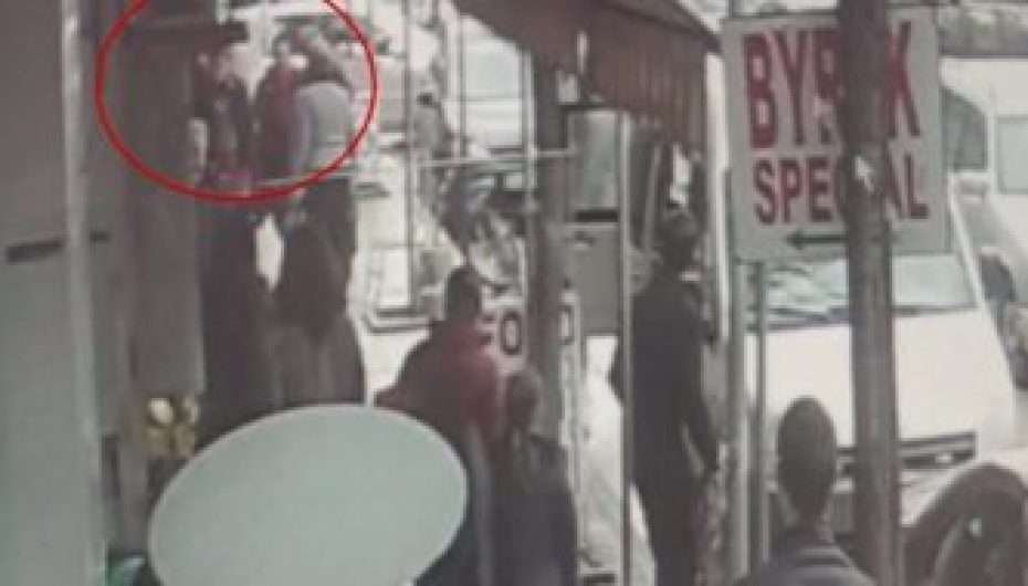 Humbi jetën në përballje me grabitësit, heroi i Fierit dekorohet