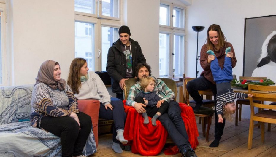 Iniciativa e të rinjve për strehim të refugjatëve në shtëpi thyen kufinjtë