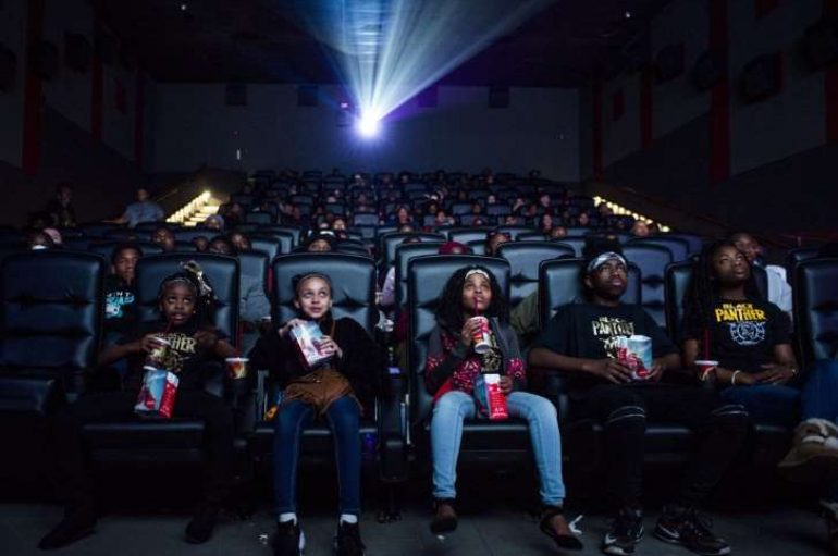 10-vjeçarja ndihmon qindra fëmijë me ngjyrë të shohin ‘Black Panther’ gjatë fundjavës