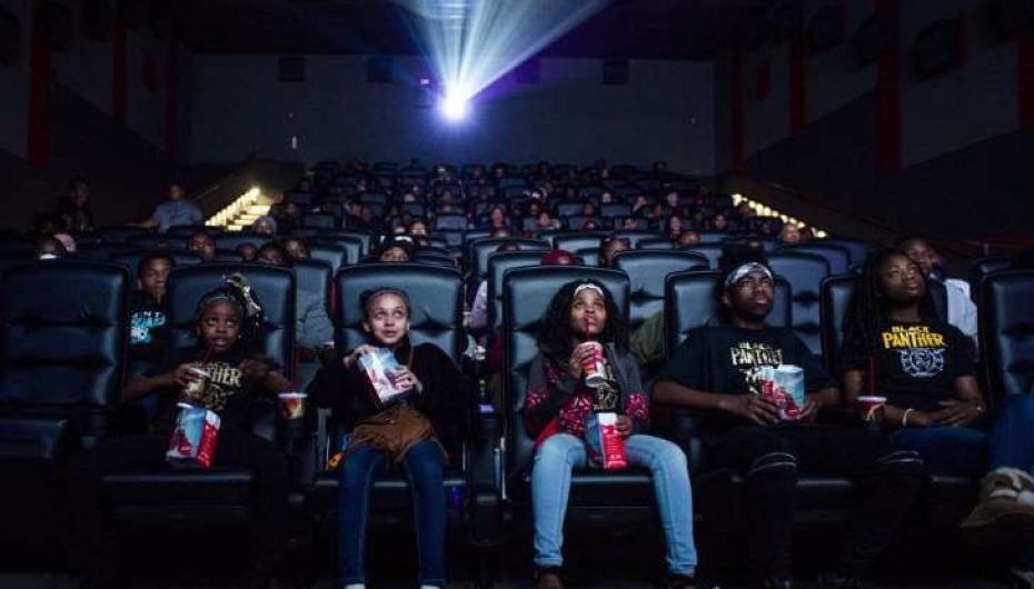 10-vjeçarja ndihmon qindra fëmijë me ngjyrë të shohin ‘Black Panther’ gjatë fundjavës