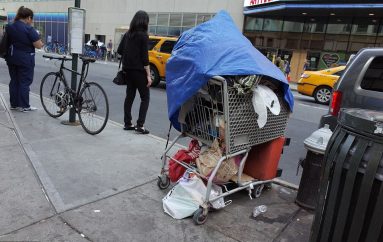 Pasuri për oligarkët apo një dritare shprese për të pastrehët?