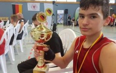 14-vjeçari shpallet kampion boksi në Gjermani