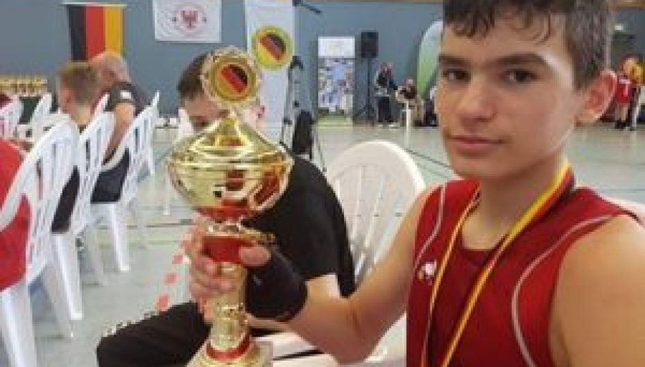 14-vjeçari shpallet kampion boksi në Gjermani