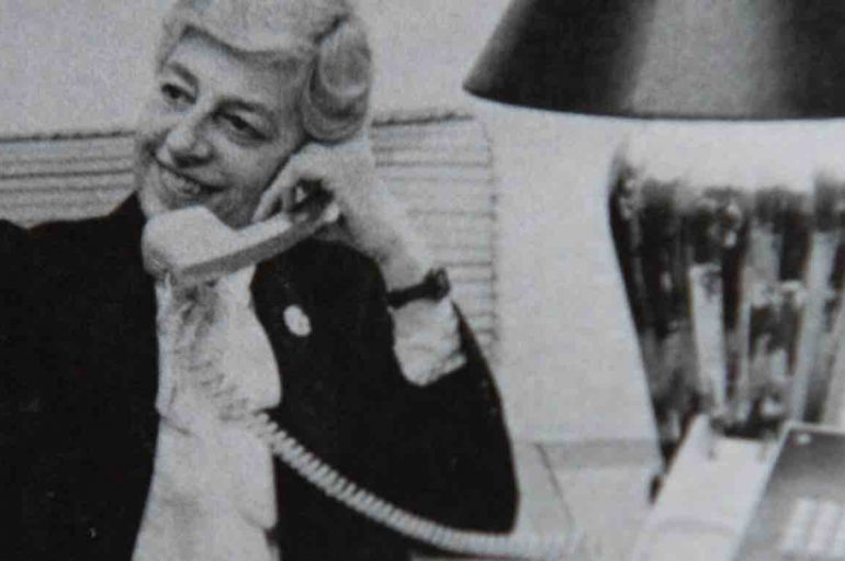 Imitoi shefin e saj për 67 vjet, sekretarja trondit me pasurinë sekrete