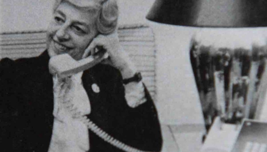 Imitoi shefin e saj për 67 vjet, sekretarja trondit me pasurinë sekrete