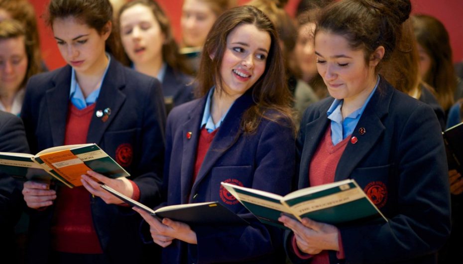 Një vajzë e pavarur shpëton nga tabutë shqiptare