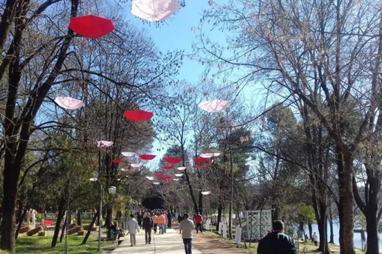 Tirana nën lupën e një vajze serbe