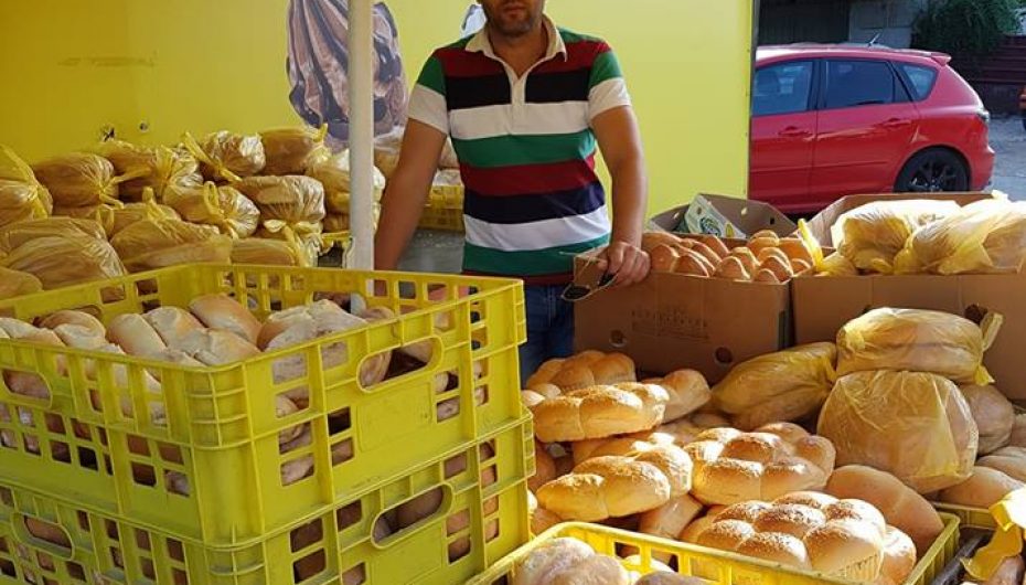 Shqiptari dhuron bukë falas për të varfërit